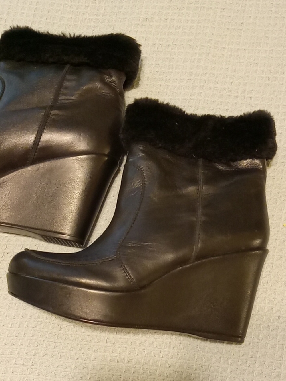 Stuart Weitzman Black Leather Fur Trim Wedge Ankle Boots Pull On Size 7.5 EUC